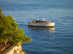 Greenline 40 Hybrid Yacht  1 