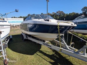 27' Regal 2008 2700 2 