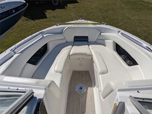 27' Regal 2008 2700 7 