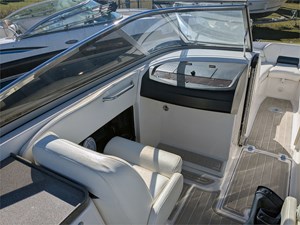 27' Regal 2008 2700 8 