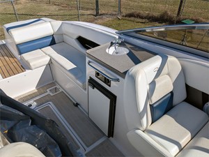 27' Regal 2008 2700 9 