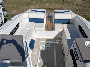 27' Regal 2008 2700 12 