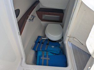 27' Regal 2008 2700 14 