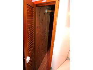 RIGHT ACTION 27 Guest Hanging Locker