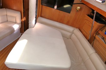 RIGHT ACTION 17 Salon Aft with filler cushion