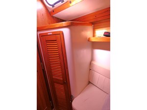 RIGHT ACTION 32 Guest Hanging Locker