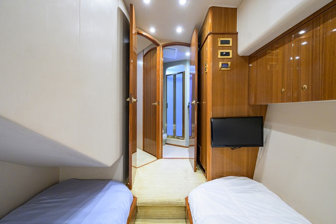 Aft guest sr view to private entry door to guest head