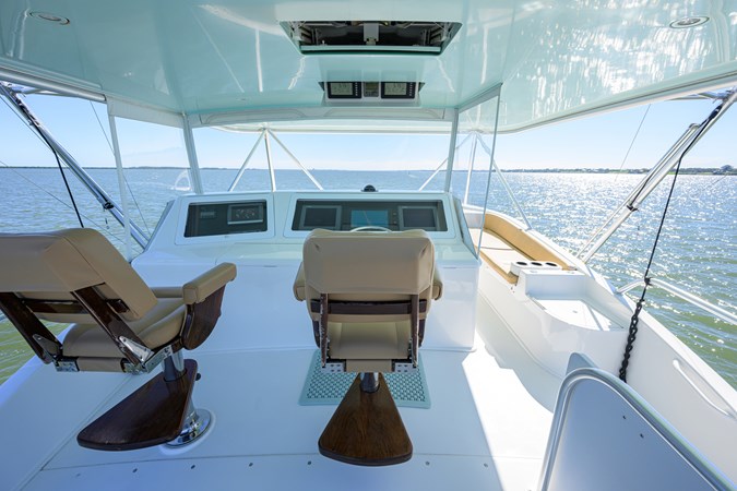 Flybridge with phone booth helm enclosure