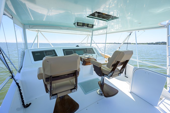 Flybridge underside of hardtop matches hull color