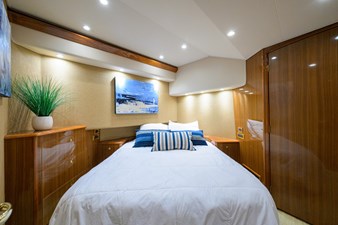 1/2 BARREL 21 Master Stateroom