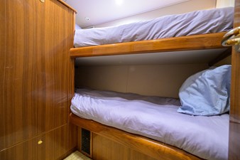 1/2 BARREL 27 Forward starboard guest stateroom