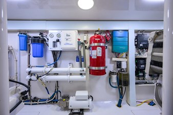 1/2 BARREL 53 SeaRecovery watermaker, Fire Suppression system, fuel transfer pump, battery charger