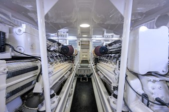 1/2 BARREL 57 Center view aft between the MTUs, oil changing system