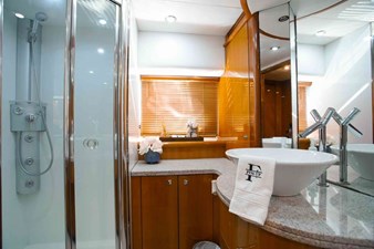 2006 Sunseeker Manhattan 'FINS UP' 19 