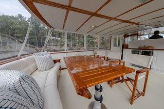 SOMERSET 27 Aft Deck Dining