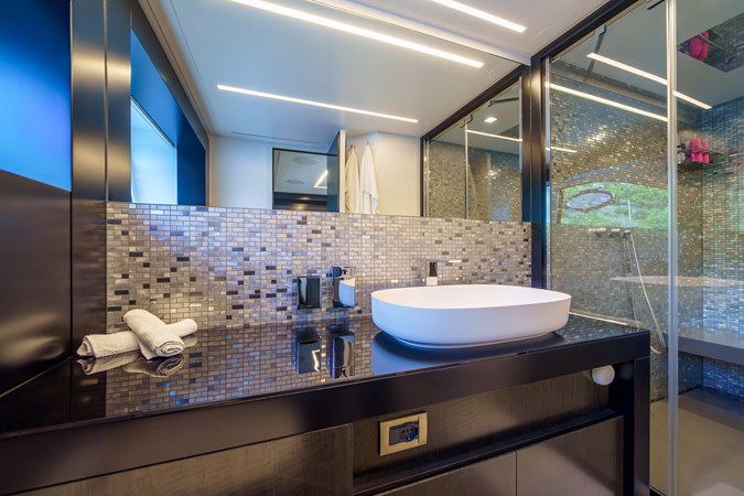 Master suite bathroom