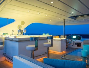 MR & MRS SMITH 10 Flybridge bar