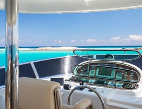 MR & MRS SMITH 16 Helm station