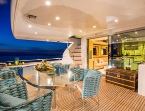MR & MRS SMITH 20 Main deck aft dining area