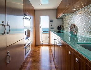 MR & MRS SMITH 31 Galley
