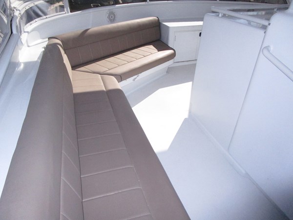 Portside flybridge seating