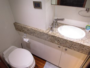 ELSKA 22 Starboard cabin head