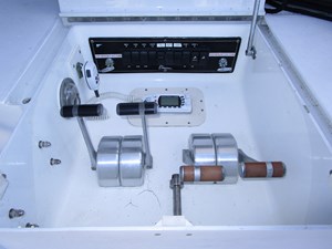 ELSKA 48 Cockpit controls