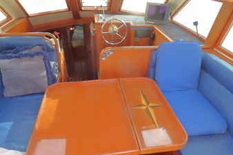 SUN BIRD 1 Pilothouse Dinette