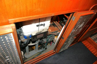 SUN BIRD 21 Galley engine access