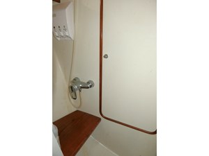 SUN BIRD 33 Guest Shower