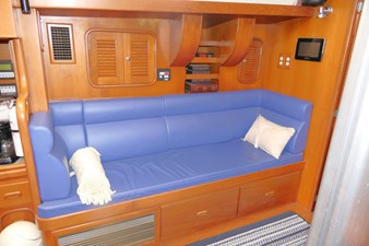 SUN BIRD 17 Salon Port