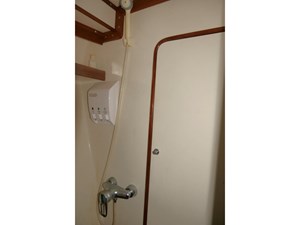 SUN BIRD 36 Guest Shower