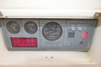 SUN BIRD 62 Engine Instruments