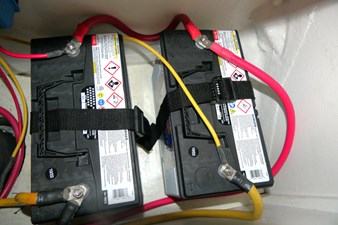 SUN BIRD 81 Batteries