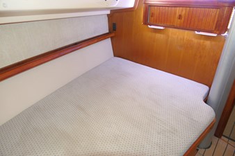 WILD BLUE 25 Master berth