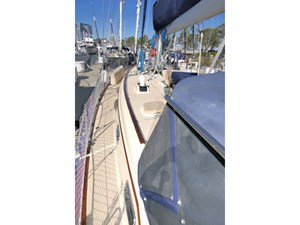WILD BLUE 36 Deck Port