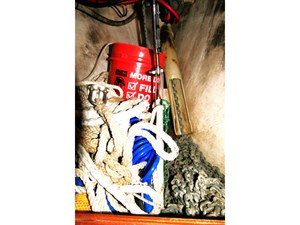 WILD BLUE 44 Anchor locker
