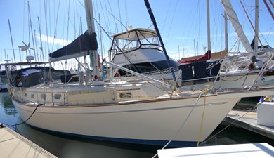 WILD BLUE 55 Dockside Stbd