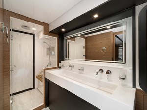 V77s-613 / Palm Beach Boat Show 2026 13 