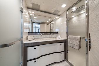 ESMERALDA OF THE SEAS 24 ESMERALDA OF THE SEAS 2018 MONTE CARLO YACHTS MCY 96 Motor Yacht Yacht MLS #456897 24