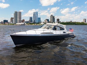 TCB 35 Port bow profile