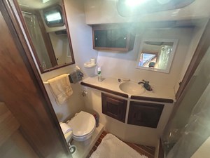 SEA PAUSE 20 Guest Enclosed Head