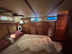 SEA PAUSE 28 Louvered Cabinets