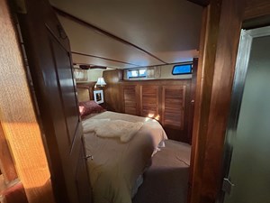 SEA PAUSE 31 Captains Stateroom view from Head