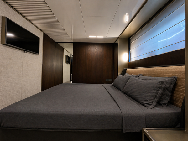 FERRETTI 850 - Yacht zu verkaufen