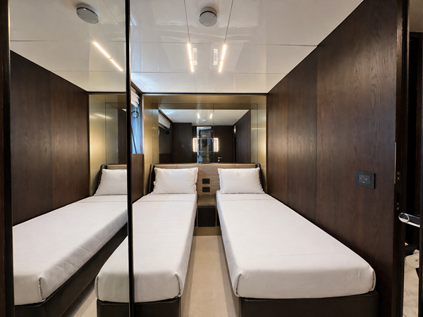 FERRETTI 850 - Yacht zu verkaufen