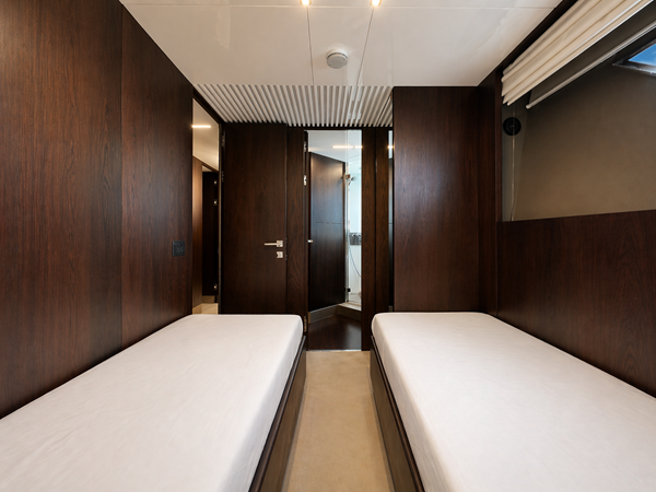 FERRETTI 850 - Yacht zu verkaufen