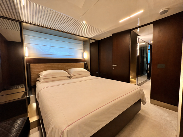 FERRETTI 850 - Yacht zu verkaufen