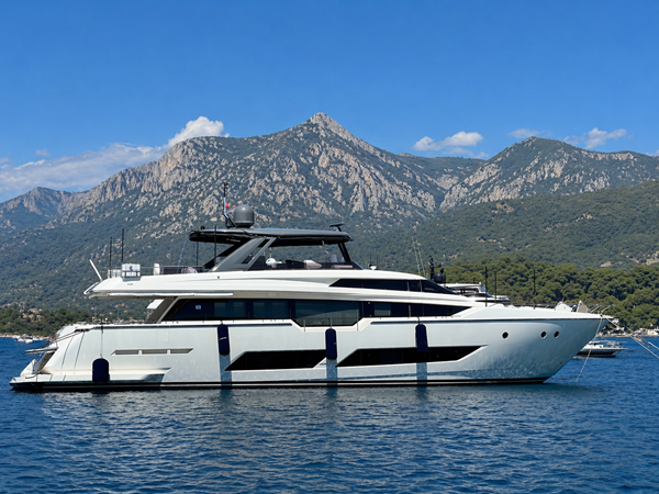 FERRETTI 850 - Yacht zu verkaufen
