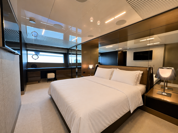 FERRETTI 850 - Yacht zu verkaufen